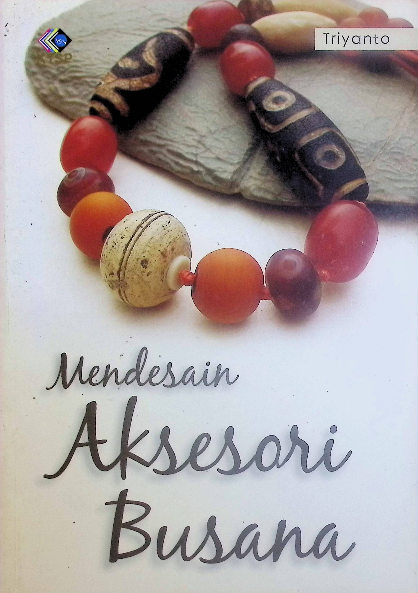 Cover Mendesain Aksesori Busana / Triyanto (Penulis); Fiki Puspitasari & Listiana Setyaningrum (Editor)