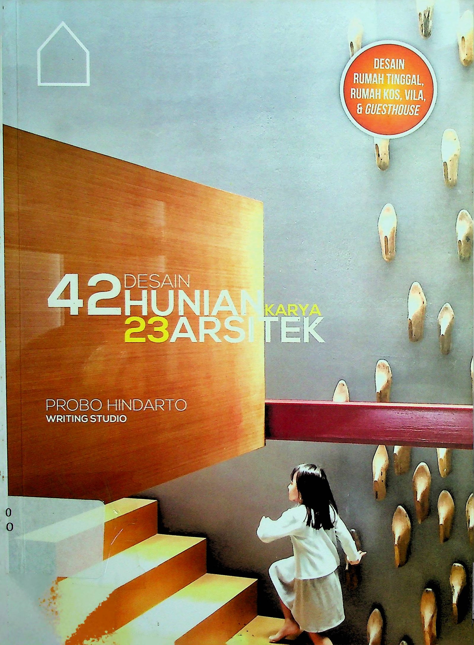 Cover 42 Desain Hunian Karya 23 Arsitek / Probo Hindarto (Penulis); Ahmad Fa'iq (Editor)