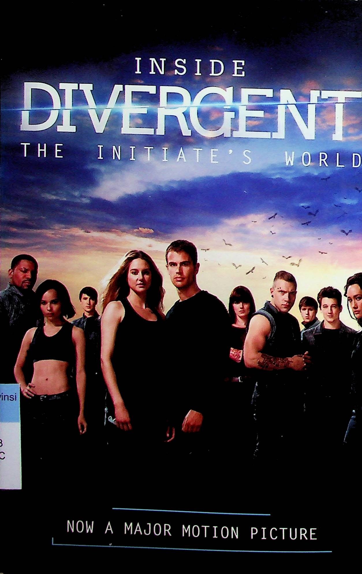 Cover Inside Divergent :  The Initiate's World / Cecilia Bernard (Penulis)